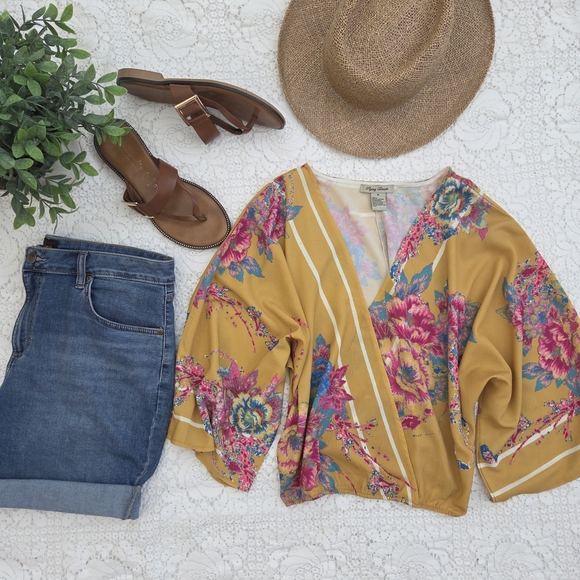 Flying Tomato Tops - Flying Tomato Floral Blouse Size M